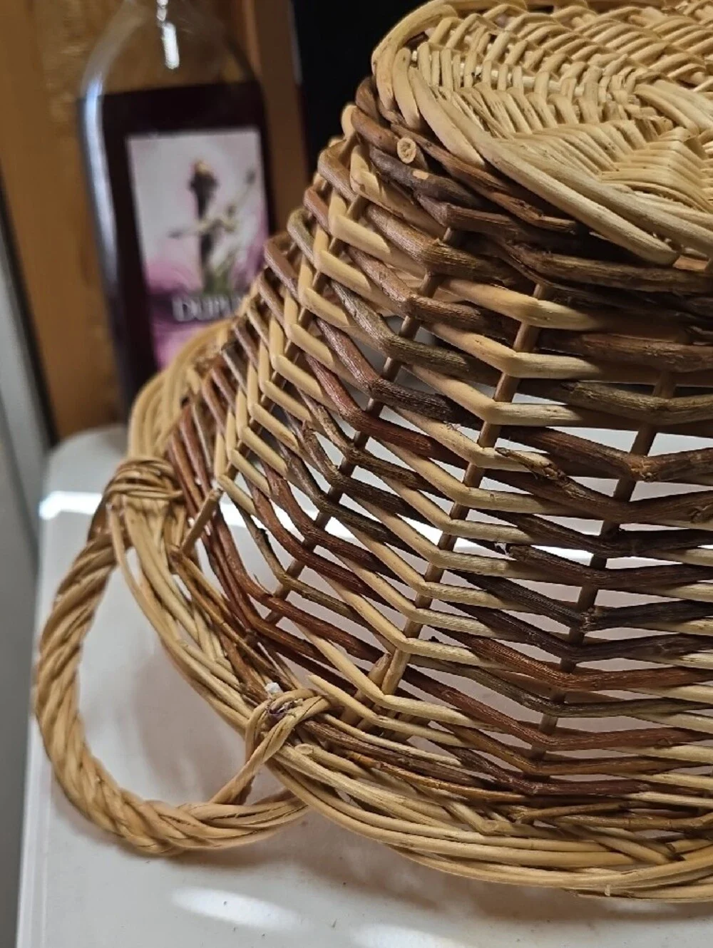 Vtg.Woven Rattan Serving Basket in Natural Brown - (226)